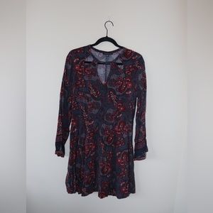 Medium American Eagle Dress. Multi Color Pattern